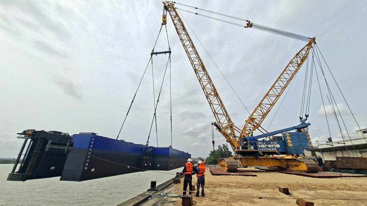 The CSD600 Lady Caroline Was Reassembled On Location