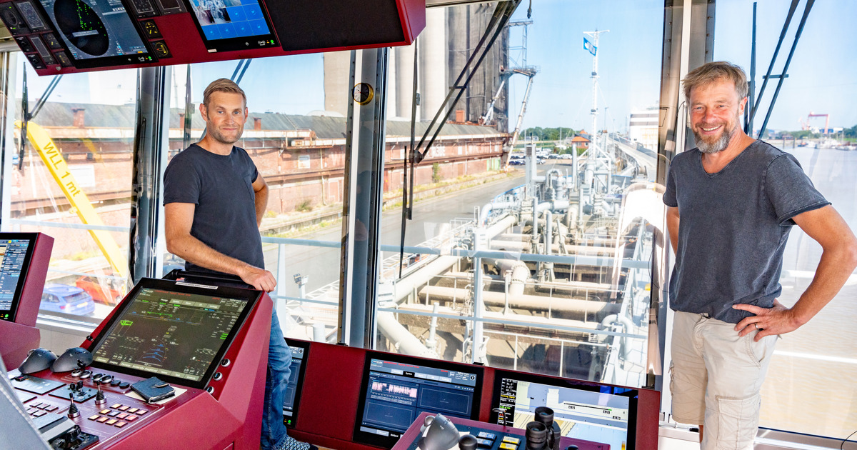 HEGEMANN V equipped with VisuDREDGE & Multiped: Data supports on board ...