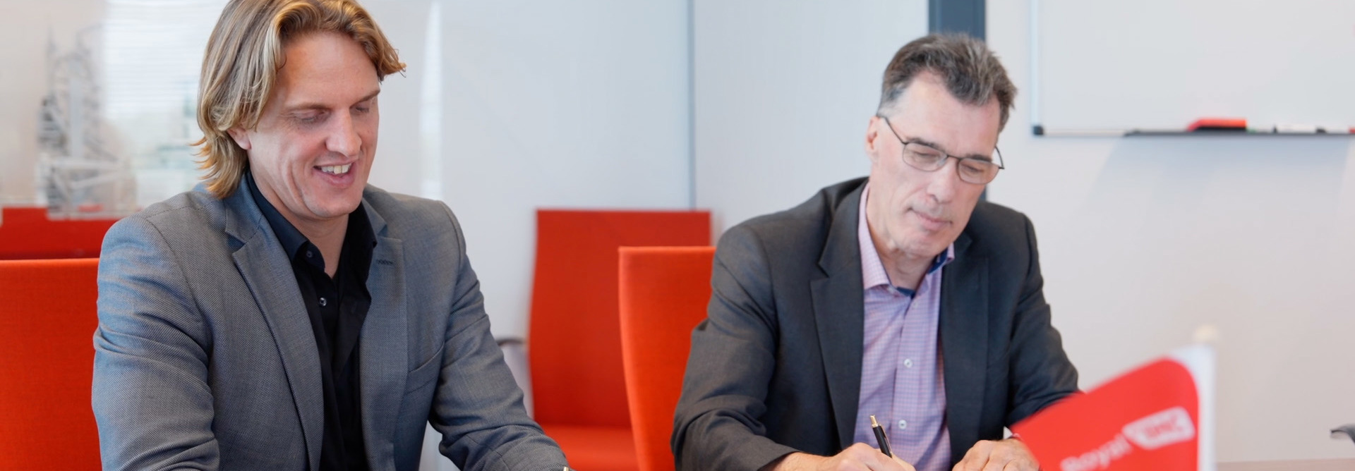 NB251030 Persbericht Royal IHC